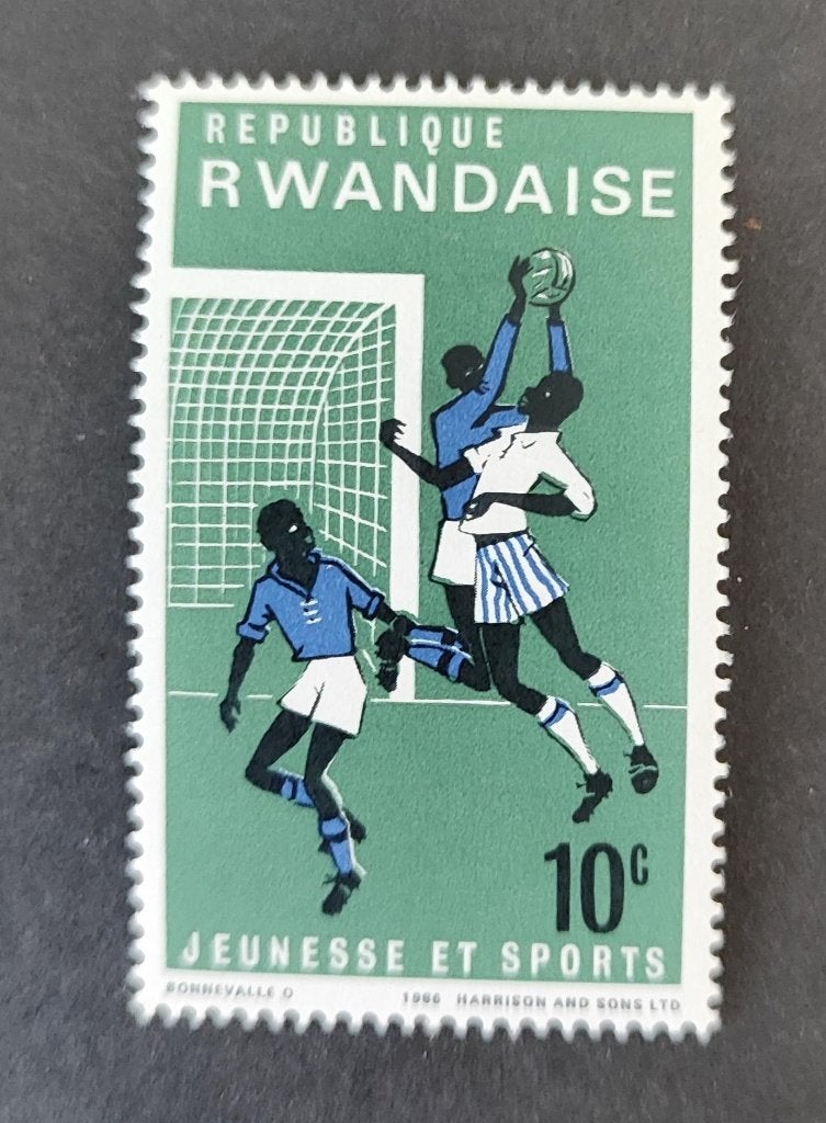 Rwanda 1712002 voetbal, Verzenden, Postfris, Sport