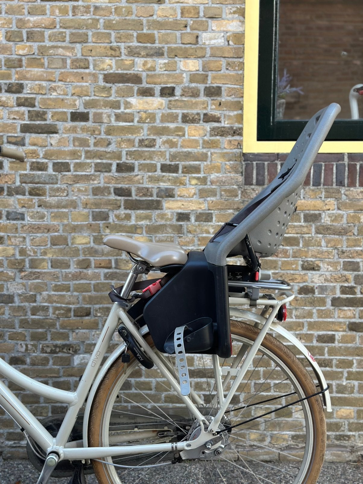 Yepp fietsstoeltje met easyfit carrier, Ophalen, Zo goed als nieuw, Achterzitje, Voetsteuntjes