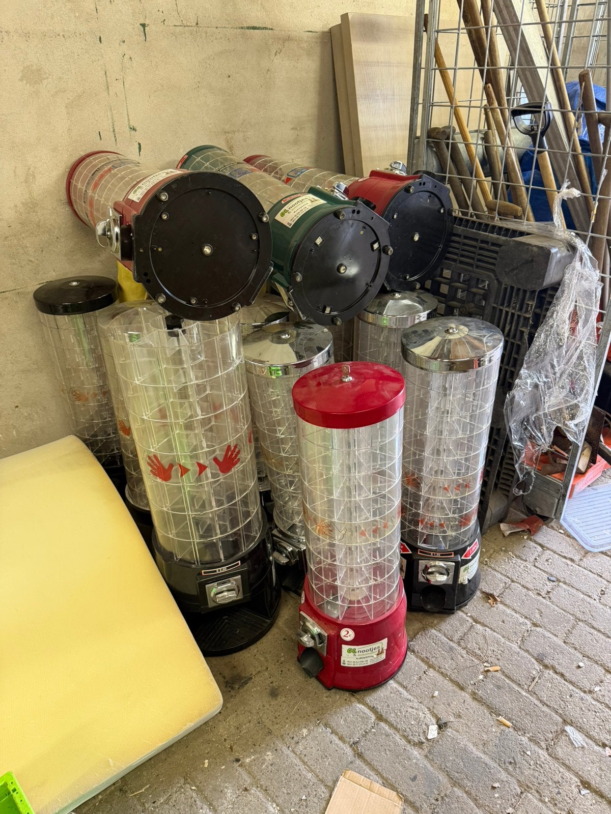 14 stuks snoep/ noten draaiautomaten, Ophalen, Zo goed als nieuw