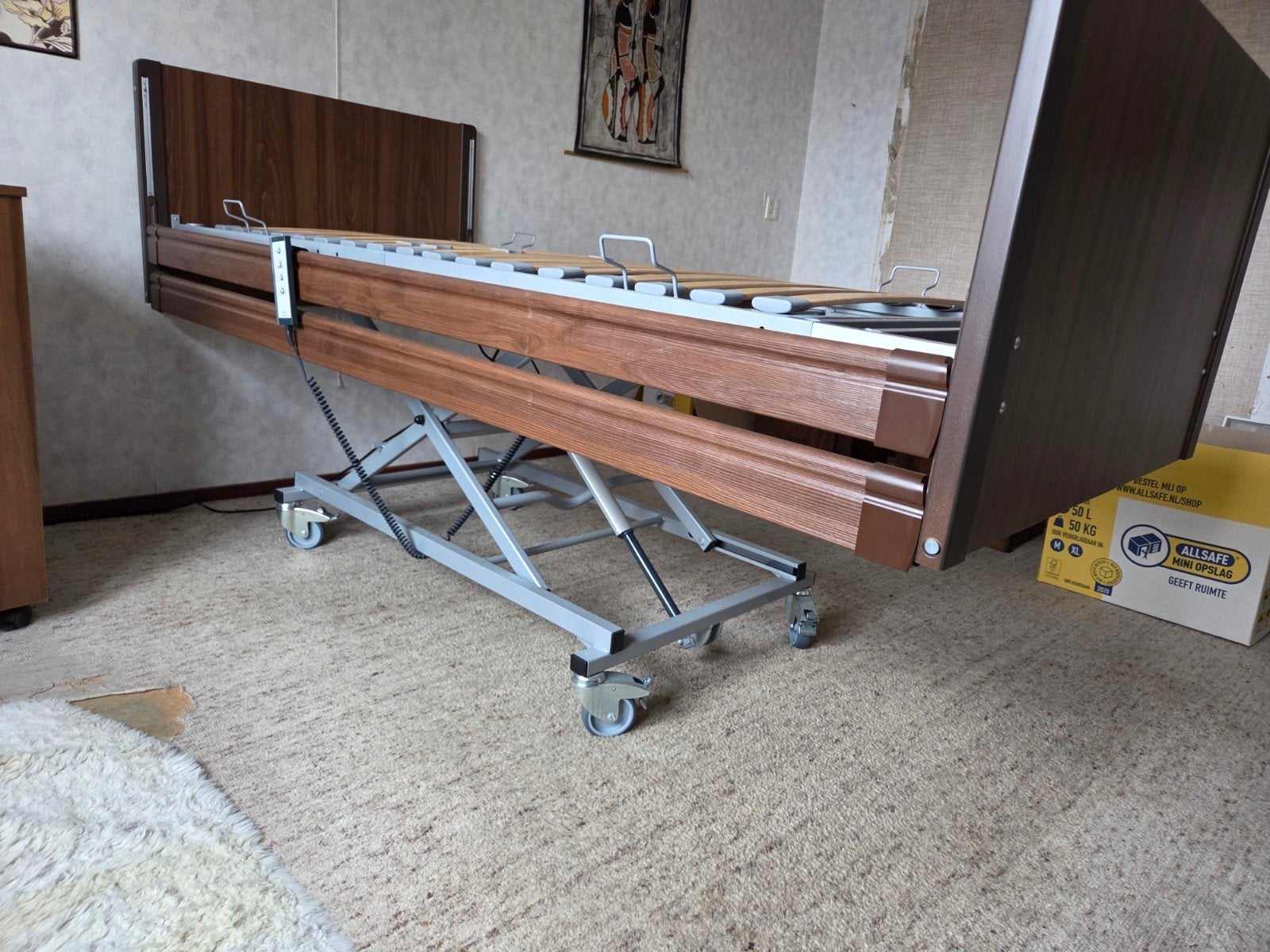 Elektrisch verstelbaar hoog laag bed, zorgbed, Ophalen