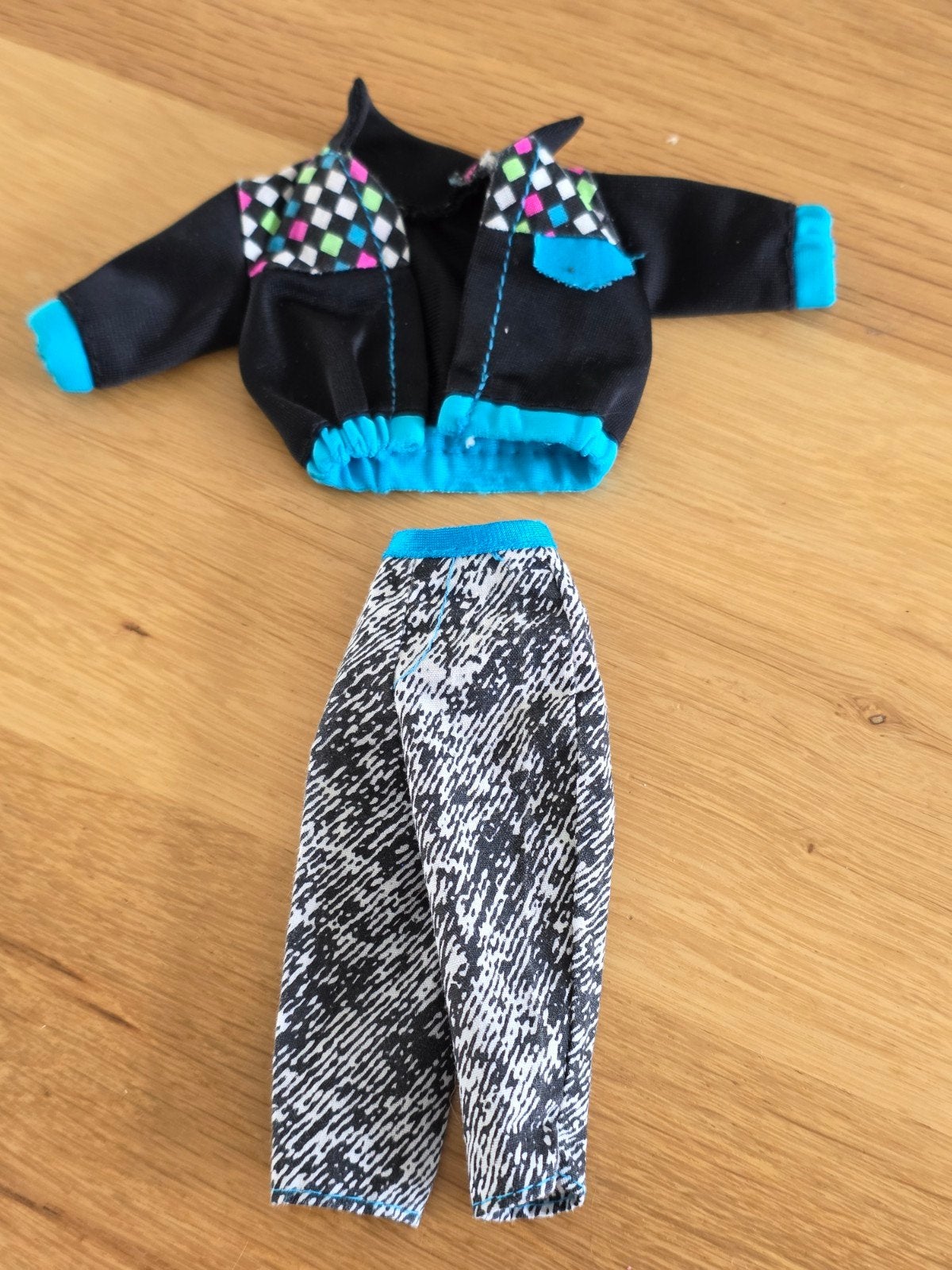 Barbie Todd kledingset, Verzamelen, Poppen, Ophalen of Verzenden, Gebruikt, Pop