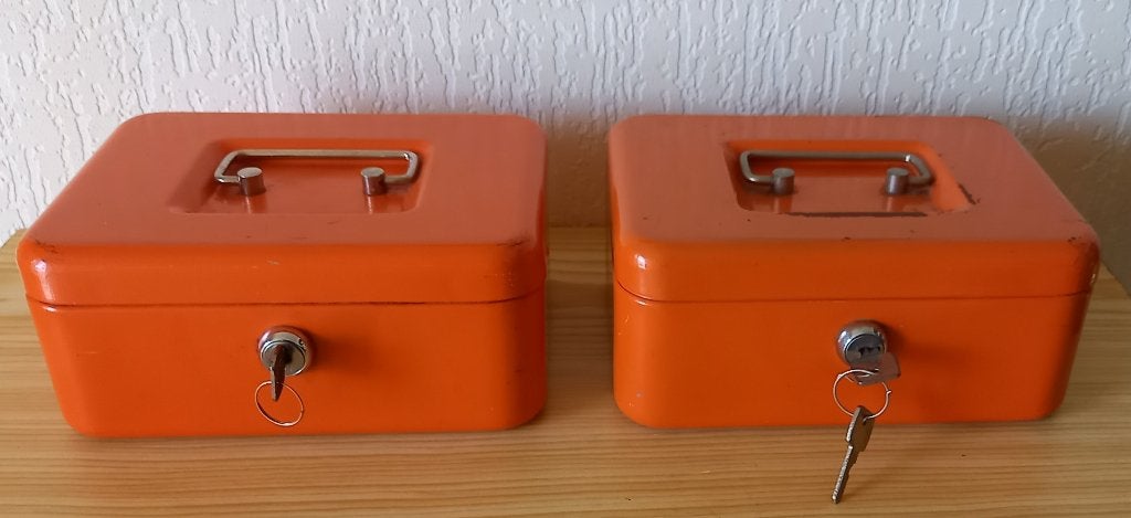2x Oranje geldkistje, Verzenden, Gebruikt, Metaal of Blik, Overige thema's