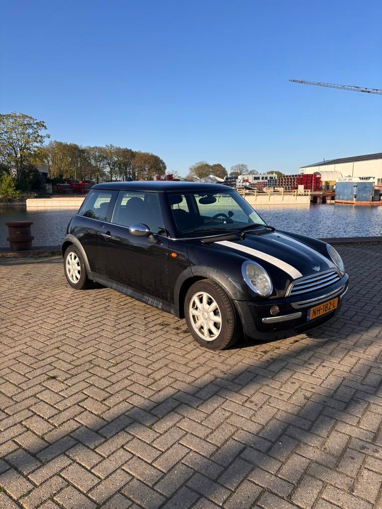 Mini one D met nieuwe APK en winterbanden, Auto's, 74 pk, 4 cilinders, 4 stoelen, Zwart