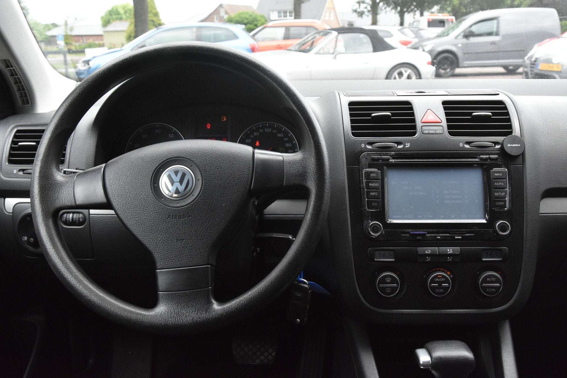 Volkswagen Jetta 1.6 Comfortline Automaat – 2006 | Climate, Auto's, 4 cilinders, 690 kg, Sedan, Euro 4