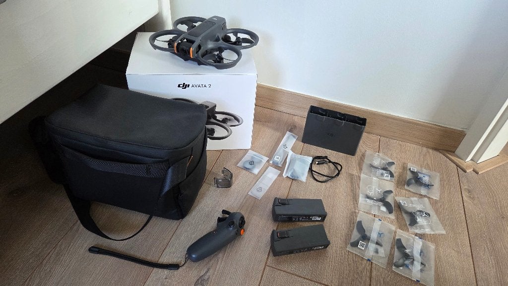 Dji avata 2 Fly more combo+Motion controller 3 excl. goggles, Audio, Tv en Foto, Drones, 250 tot 900 gram, Cameradrone, 5 tot 10 kilometer