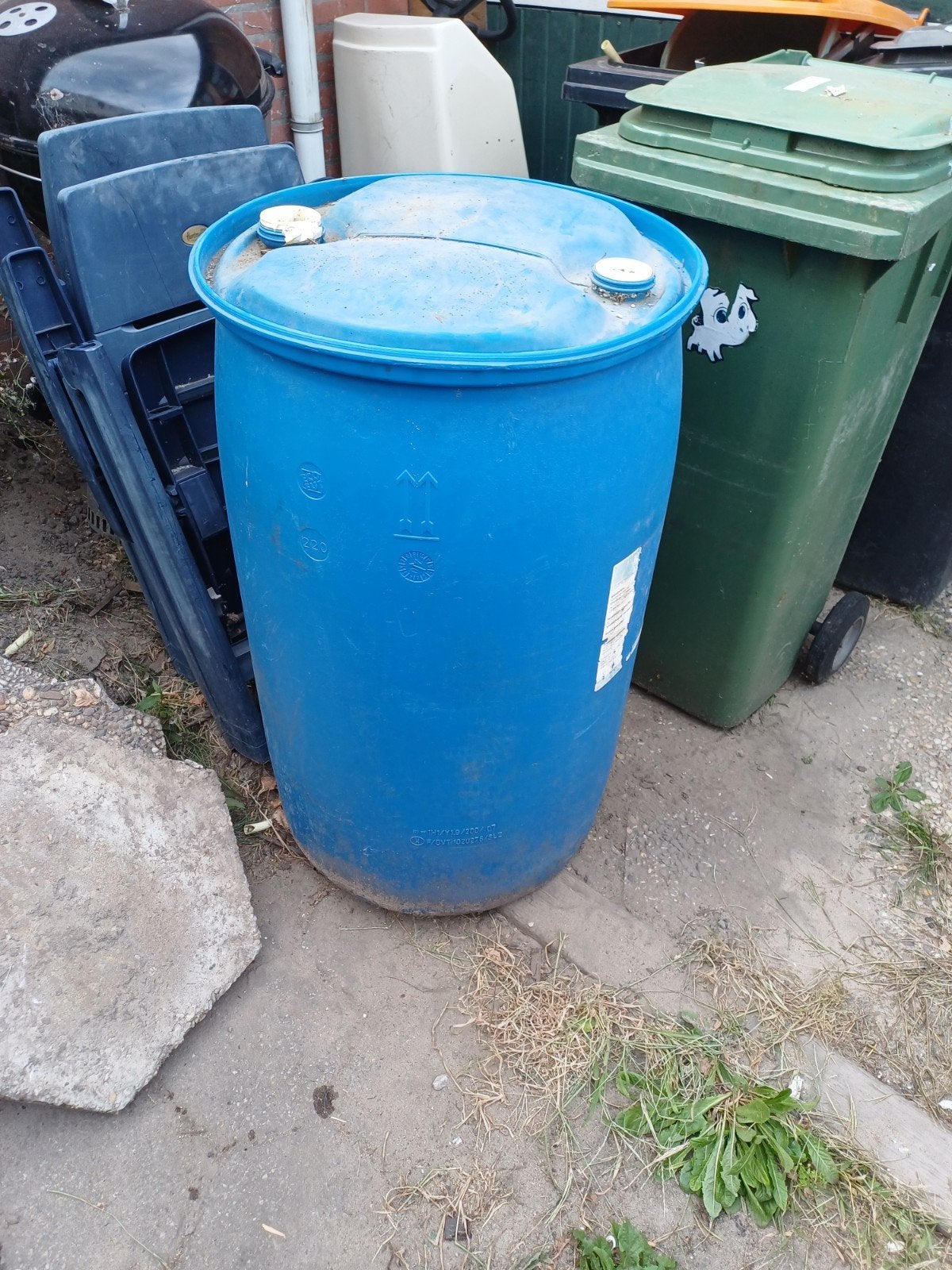 Blauwe kunststof ton, 150 liter of meer, Tuin en Terras, Regentonnen, 150 liter of meer, Ophalen of Verzenden, Gebruikt, Kunststof