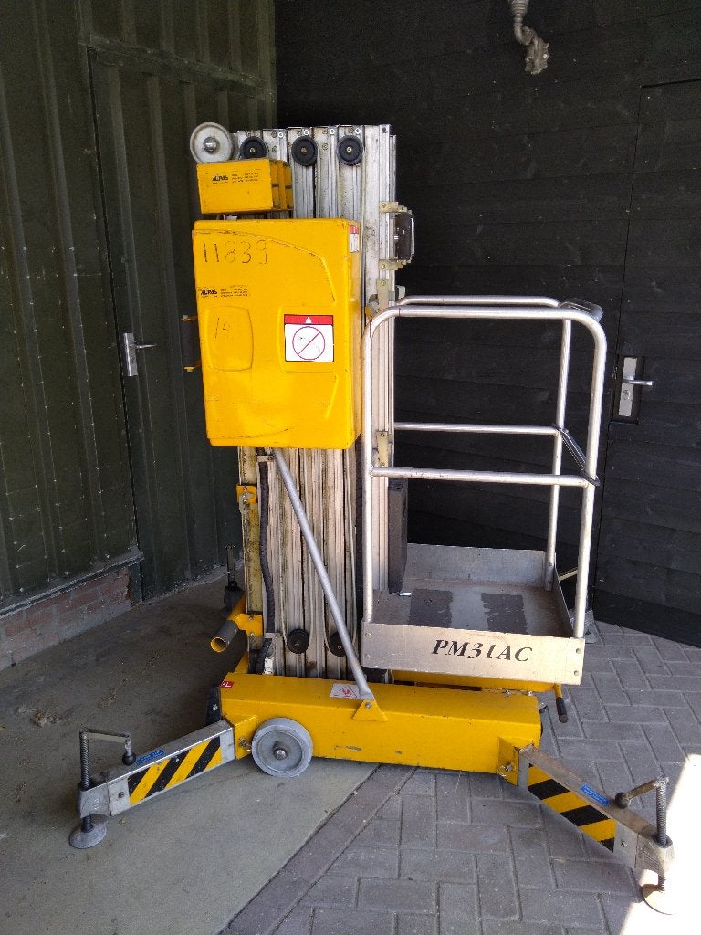 Compacte hoogwerker_theaterlift_verticale lift, Ophalen, Gebruikt, Overige typen, 5 meter of hoger