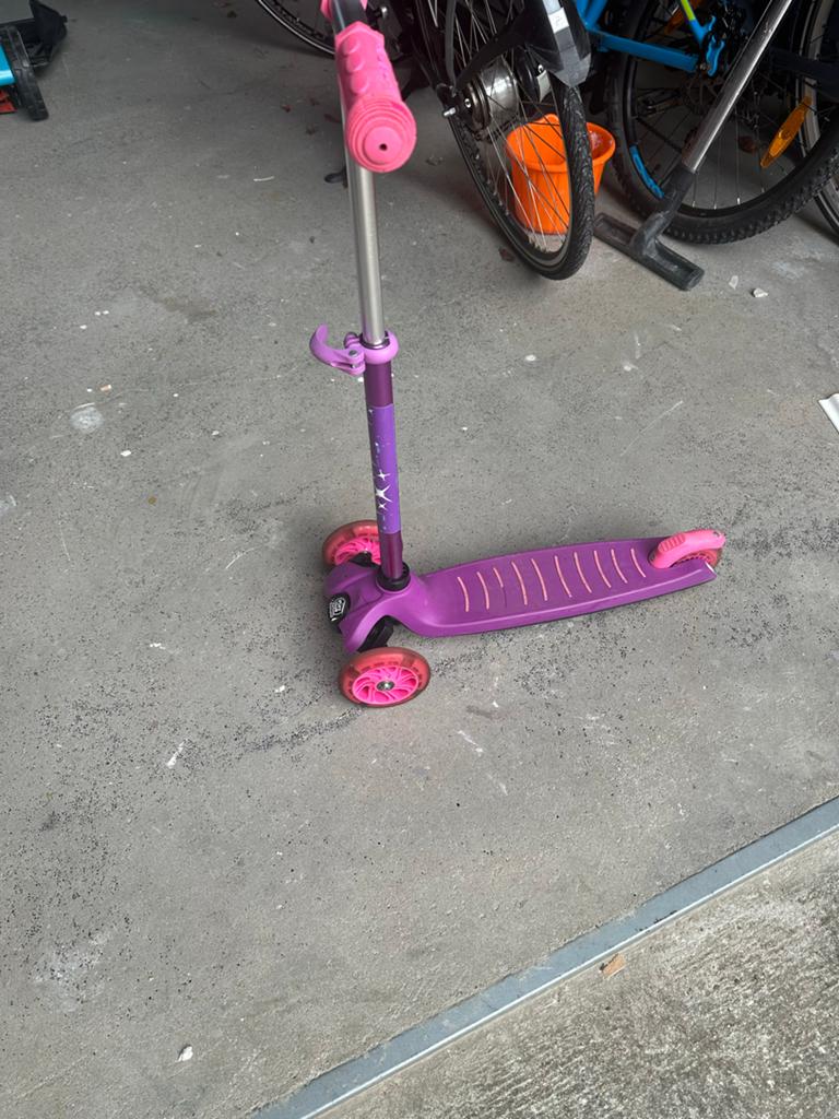 Playtive Junior step paars/roze - Gebruikt, Fietsen en Brommers, Ophalen, Zo goed als nieuw, Gewone step