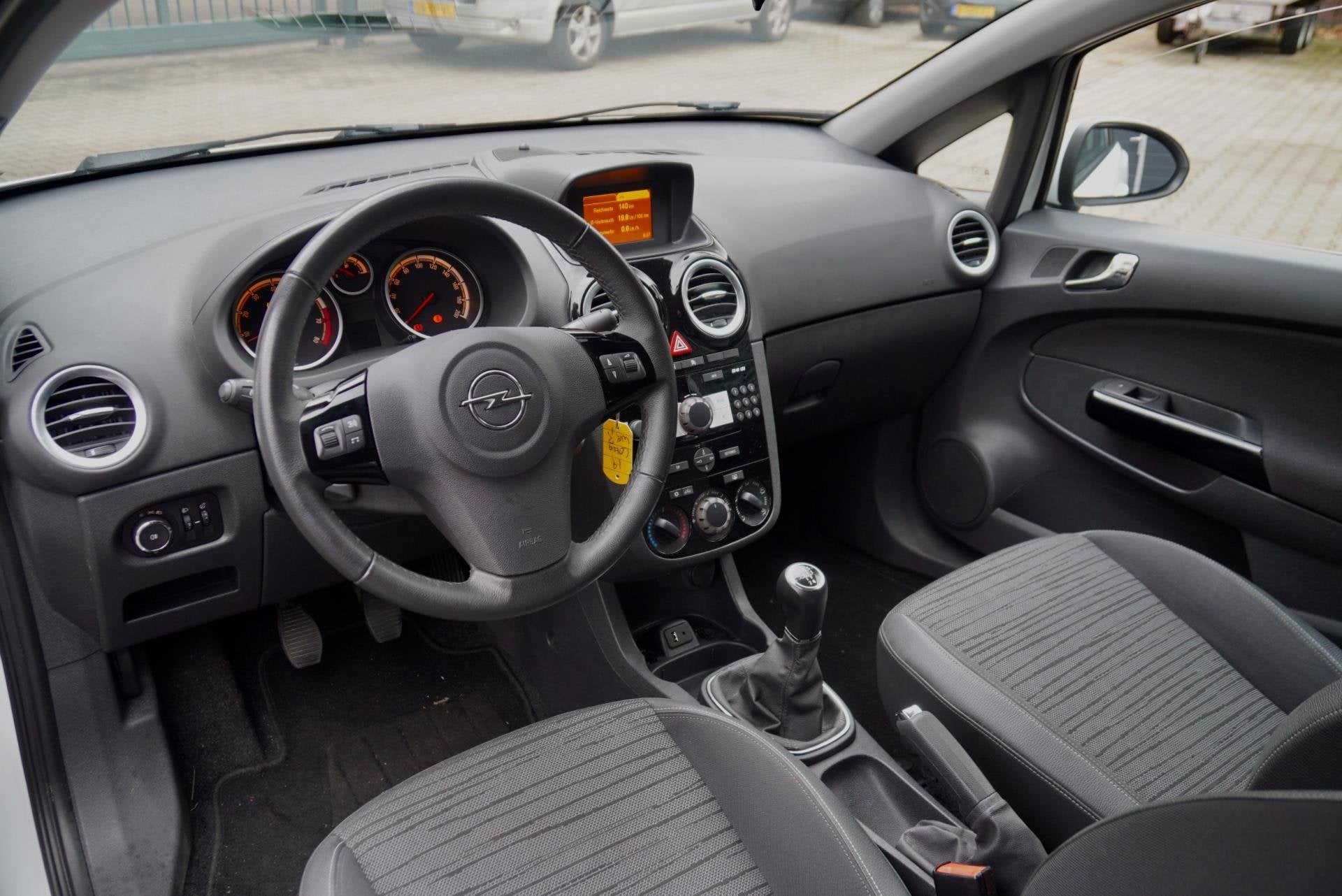 Opel Corsa 1.2-16V Energy LEDER AUX CRUISE AIRCO, Auto's, 86 pk, Gebruikt, Zwart, 4 cilinders