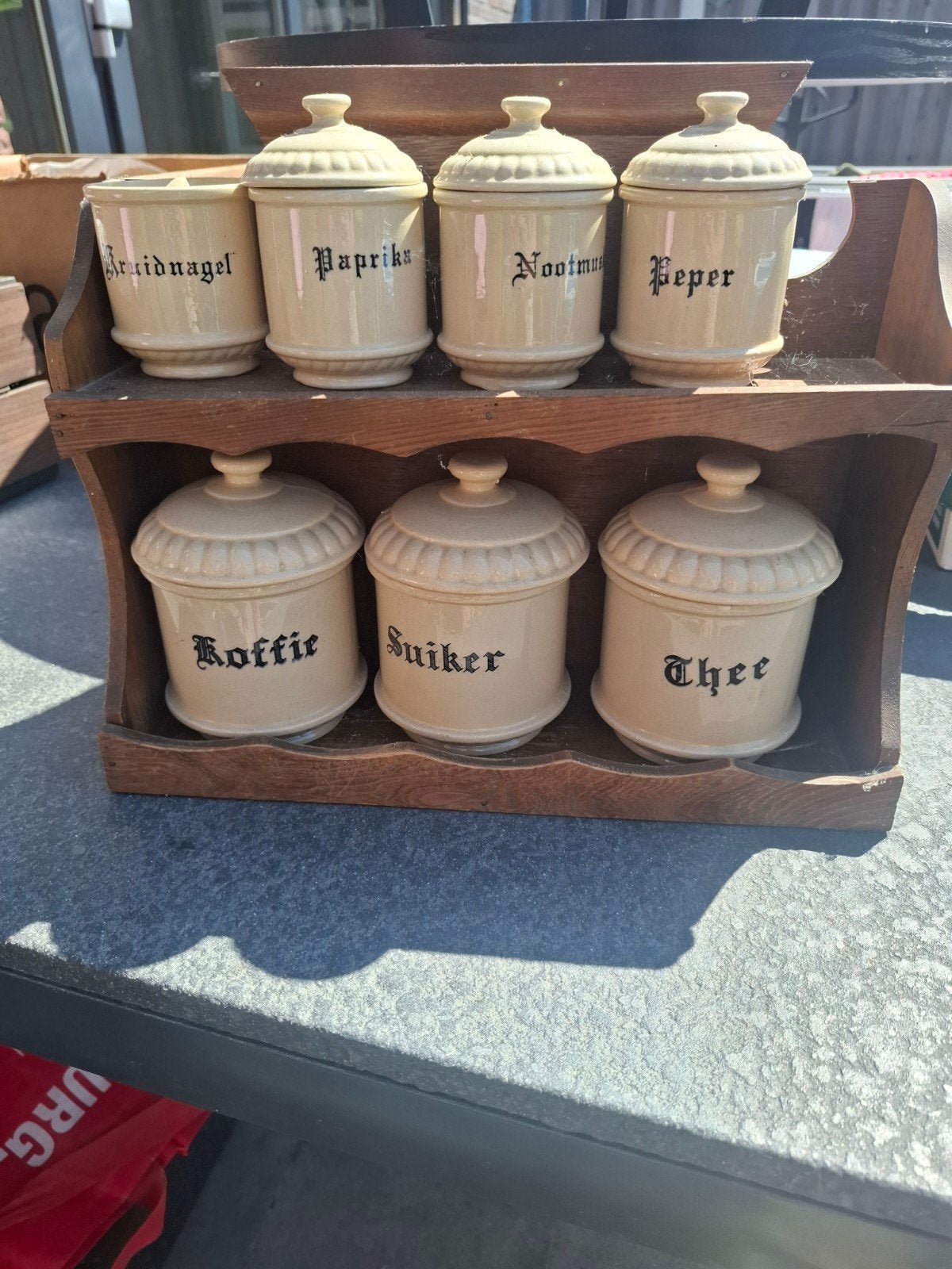 Kruidenrekje te koop, Ophalen