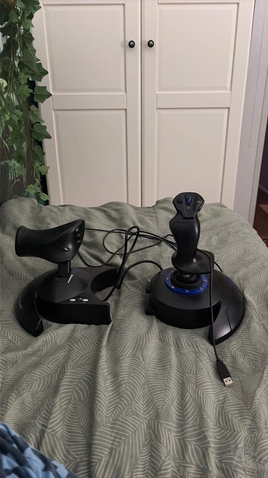 Thrustmaster hotas 4 voor ps4 en ps5 ZGAN, Verzenden, Zo goed als nieuw