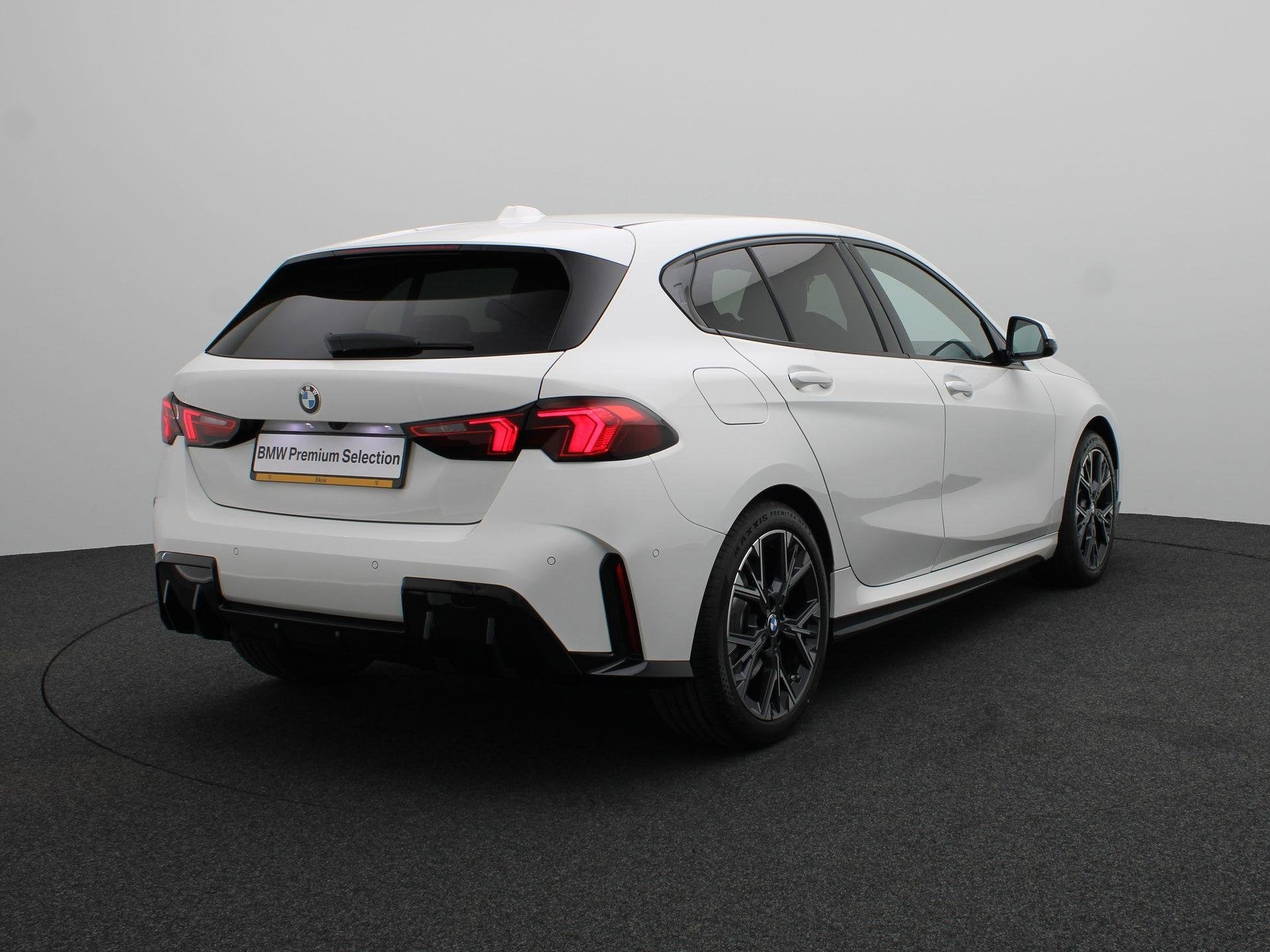 BMW 1 Serie 120 M Sport Design Edition | Premium Pack | Stuu, Auto's, Met garantie (alle), Wit, Origineel Nederlands, Bedrijf