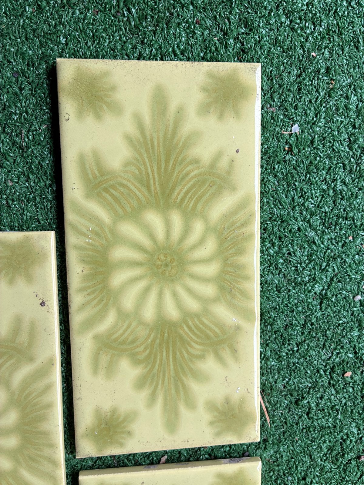 Vintage Groene Wandtegels met Bloemmotief (3 stuks), Ophalen, Gebruikt, Minder dan 20 cm, 20 tot 40 cm