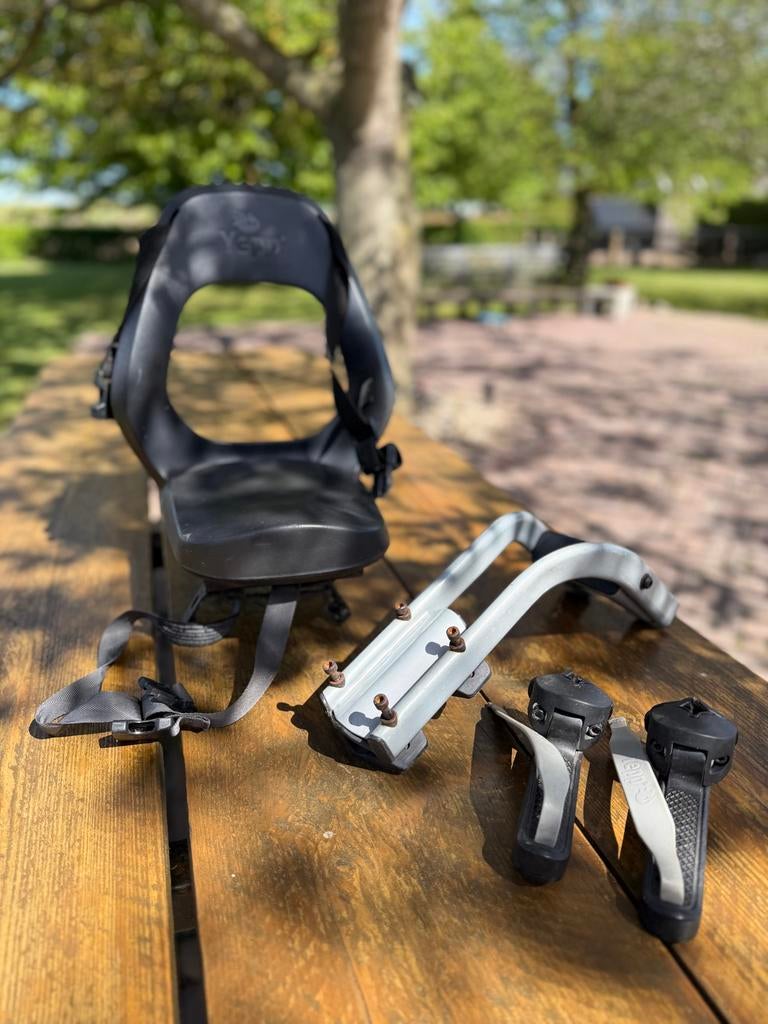 Yepp Junior fietsstoel, voetsteuntjes en zadelbuisbevesting, Fietsen en Brommers, Fietsaccessoires | Fietsstoeltjes, Achterzitje