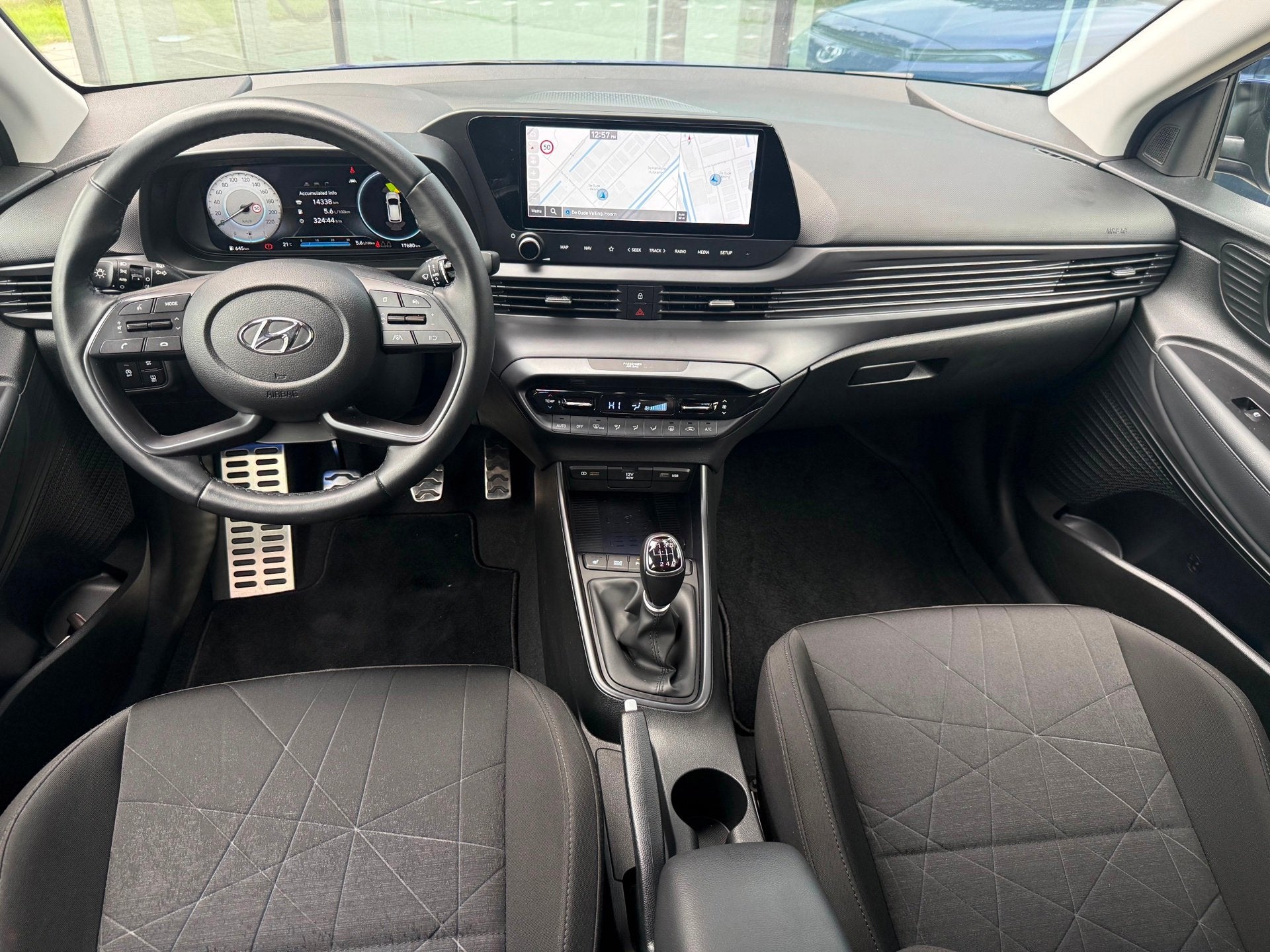 Hyundai Bayon 1.0 T-GDI Premium - Climate - Navi - Parkeerhu, Auto's, Voorwielaandrijving, Dealer onderhouden, 450 kg, Gebruikt