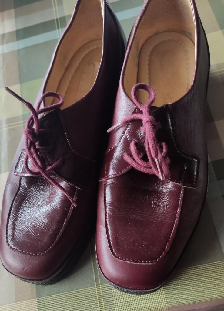 622 Luftpolster Dames veterschoen nieuw maat 38, Schoenen met lage hakken, Nieuw, Ophalen of Verzenden, Rood