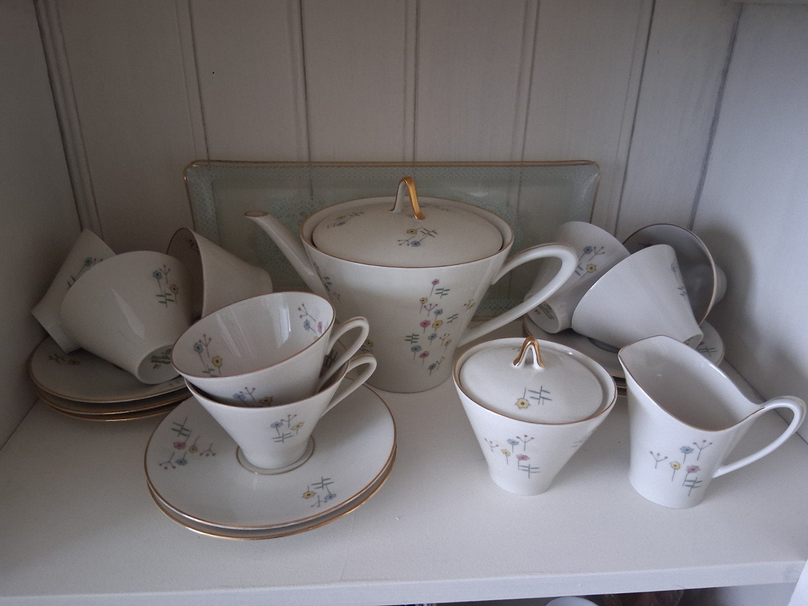thee servies.brokante.jaren 50., Ophalen