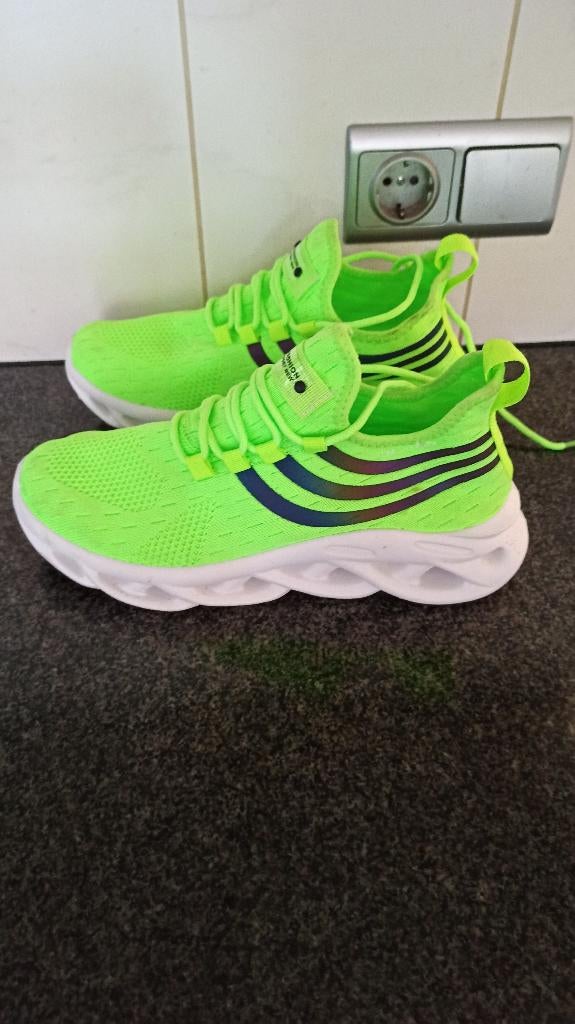 sport schoenen, Ophalen of Verzenden, Nieuw, Schoenen