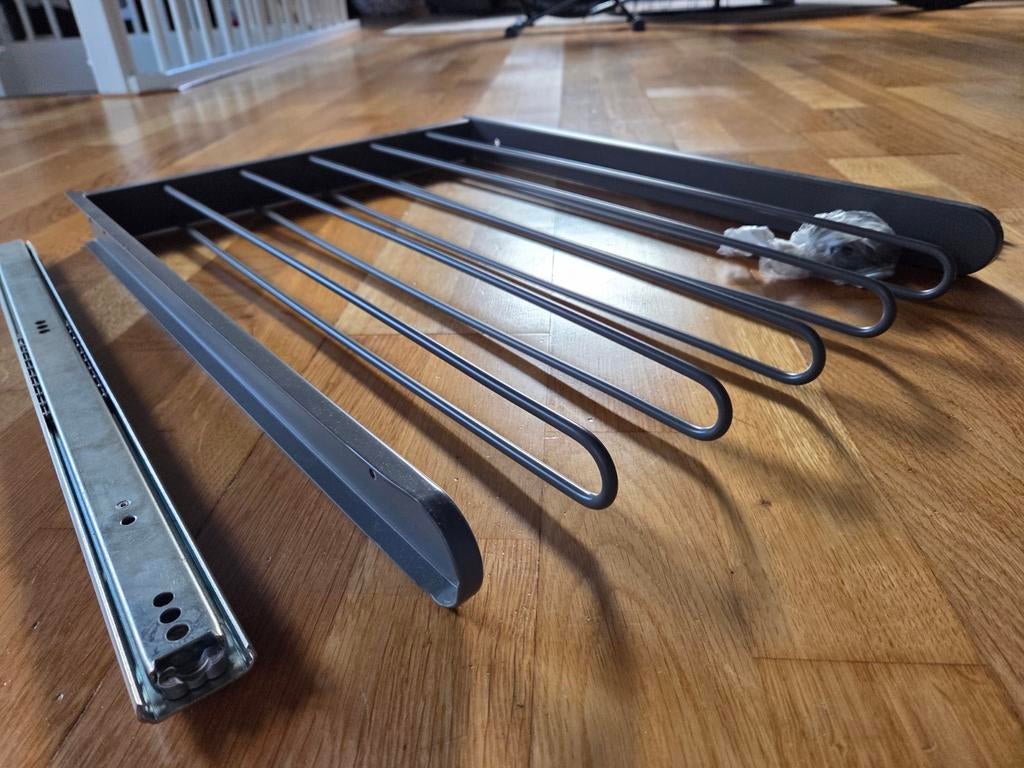 IKEA KOMPLEMENT uittrekbare broekhanger PAX 50x58 cm, Ophalen, Gebruikt, 50 tot 100 cm, Minder dan 100 cm