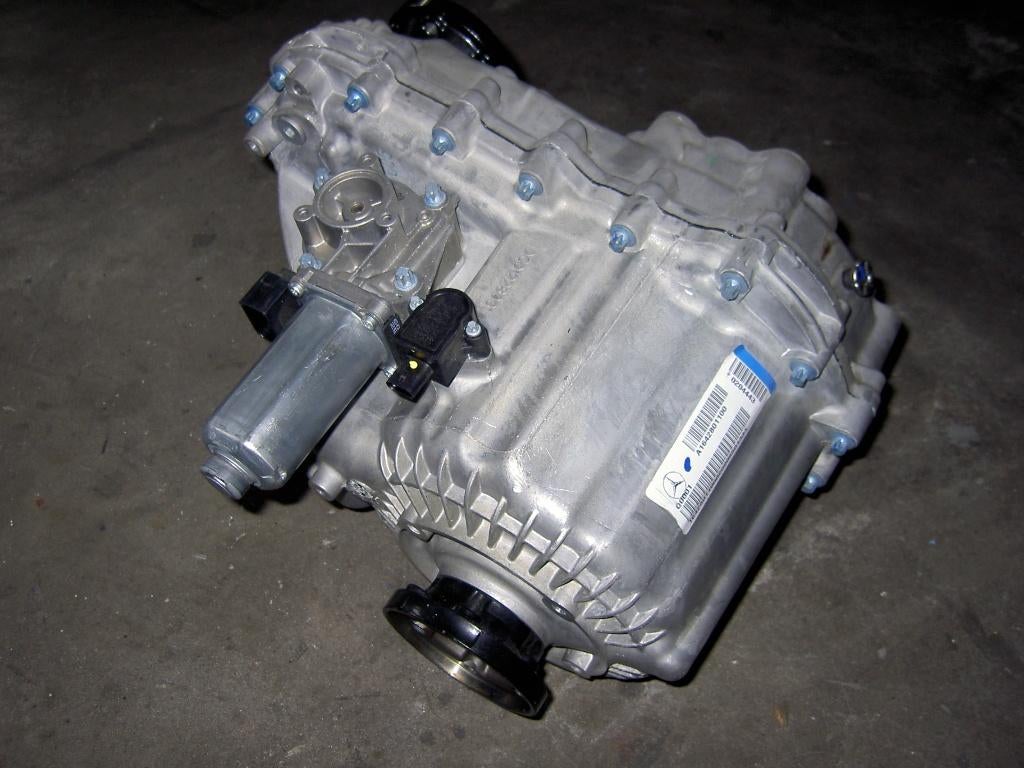Tussenbak Mercedes ML GL W164 met offroad pakket verdeelbak, Ophalen, Gereviseerd, Mercedes-Benz