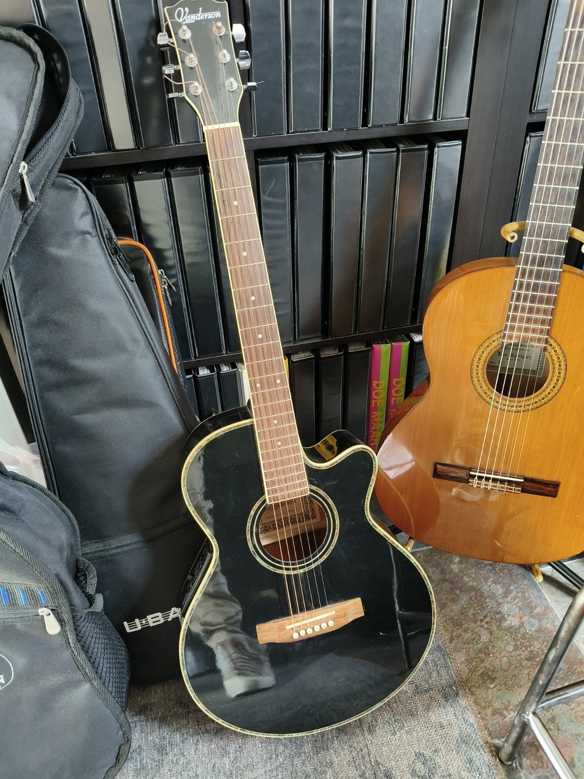 Vanderson VS430CEQBK Westerngitaar met element en tas, Ophalen of Verzenden, Gebruikt, Western- of Steelstringgitaar, Met (piezo-)element