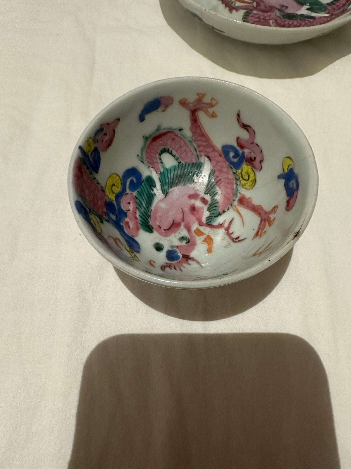Antieke Chinese porseleinen kom met drakenmotief, Antiek en Kunst, Ophalen of Verzenden
