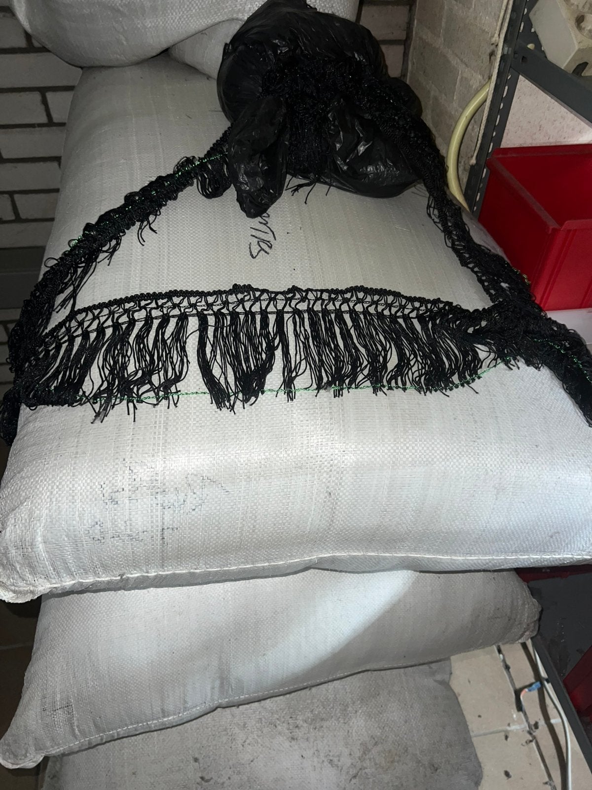 Zwart franje, Ophalen, Nieuw