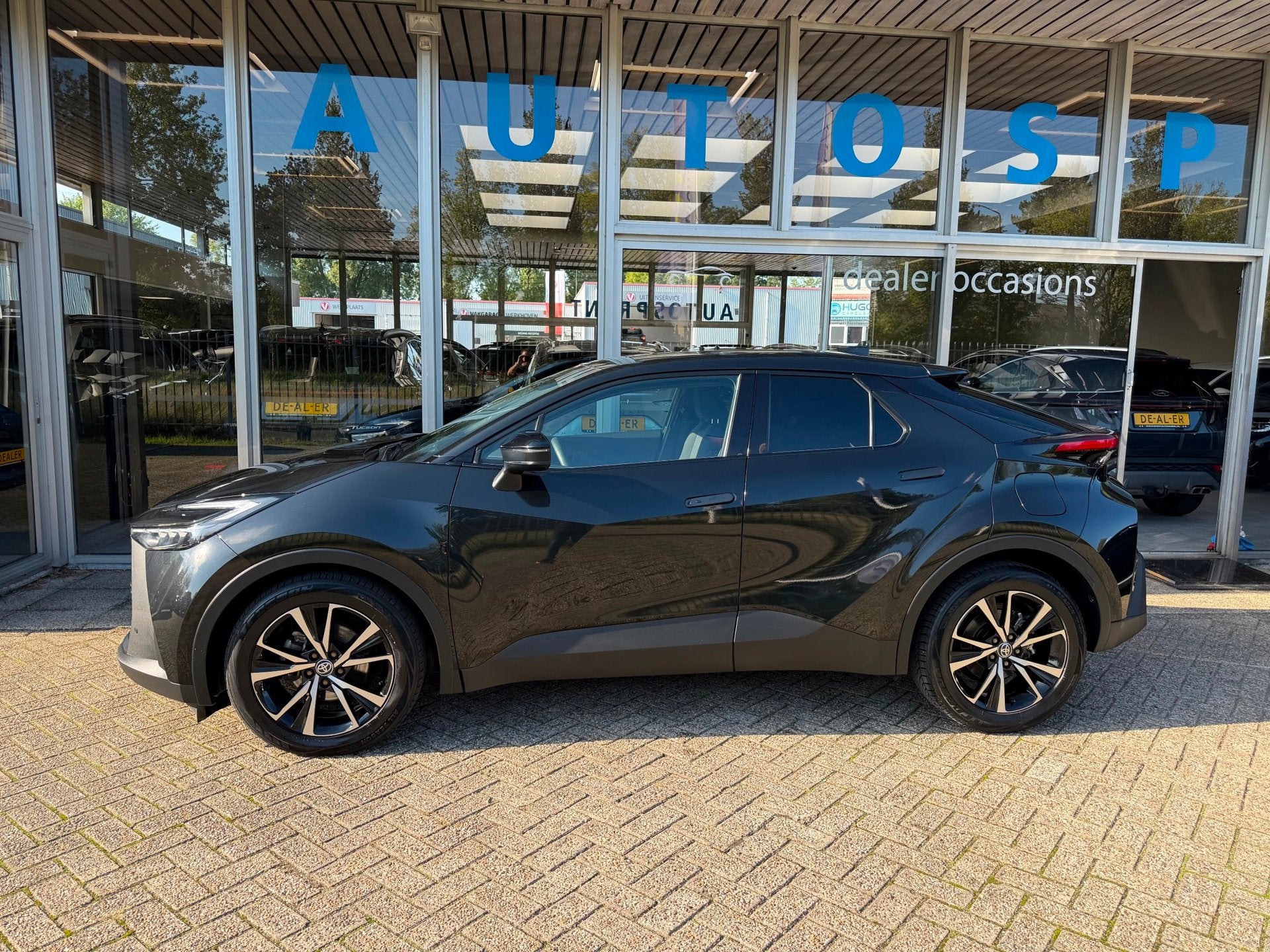 Toyota C-HR 1.8 Hybrid 140 Dynamic CAMERA , CARPLAY, Stof, Gebruikt, Zwart, 4 cilinders