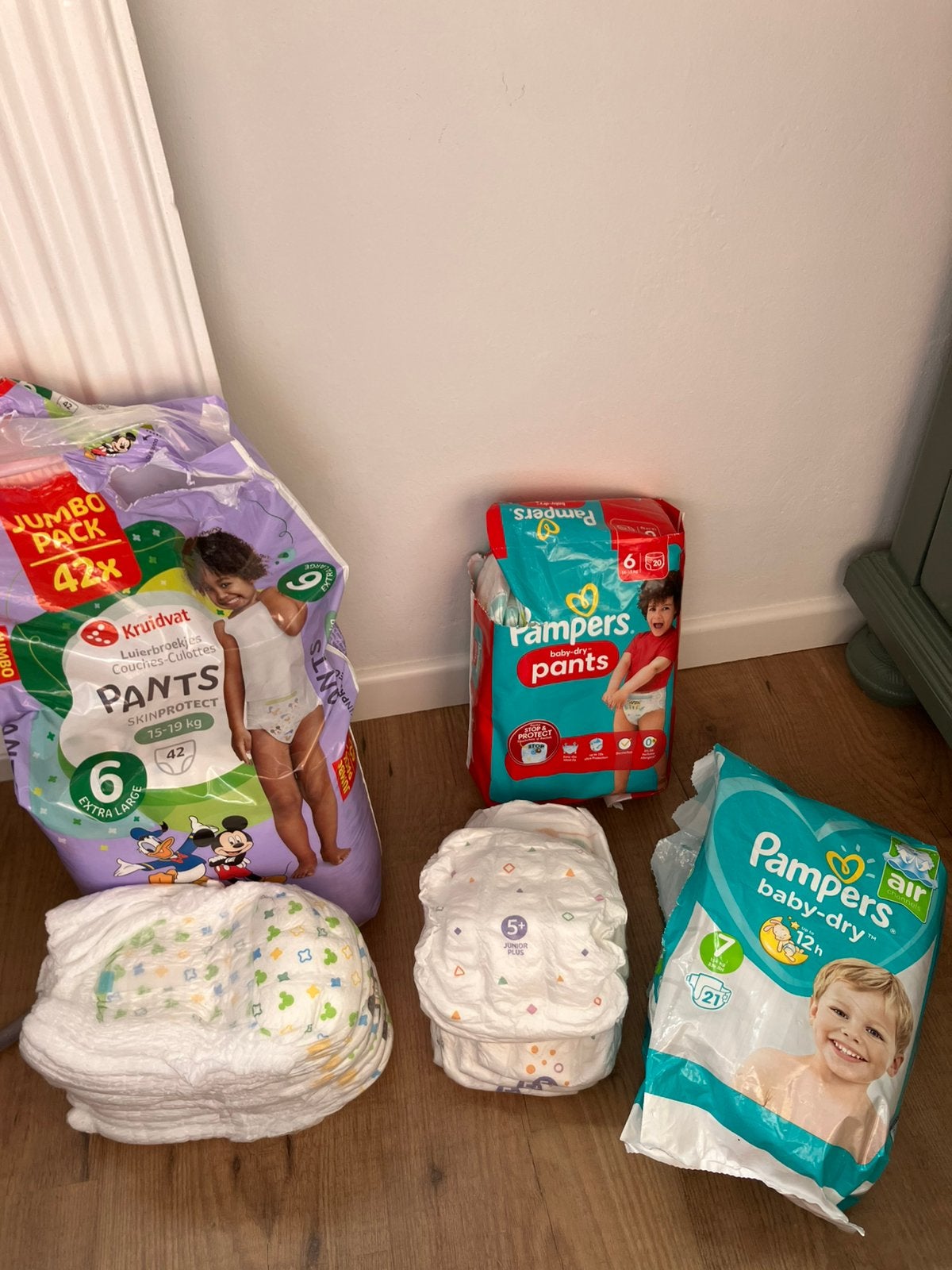 Luiers mt 5+ en 6 Kruidvat, mt 6 en 7 Pampers, Ophalen of Verzenden, Nieuw, Overige typen, Overige merken