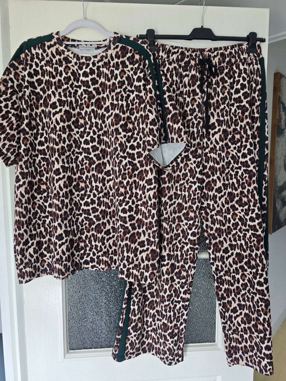 Nieuw panter pak groen bies 42 44 46, Kleding | Dames, Ophalen of Verzenden, Nieuw, Maat 46/48 (XL) of groter, Groen