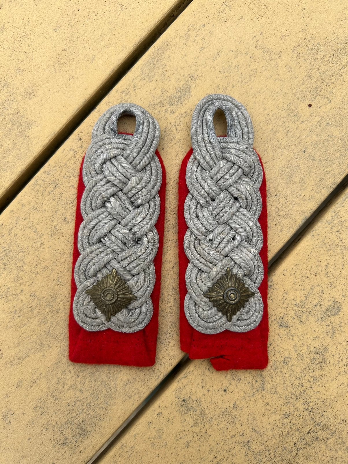 Set oberstleutnant artillerie schouderstukken, Verzamelen, Militaria | Tweede Wereldoorlog, Ophalen of Verzenden, Nederland, Embleem of Badge