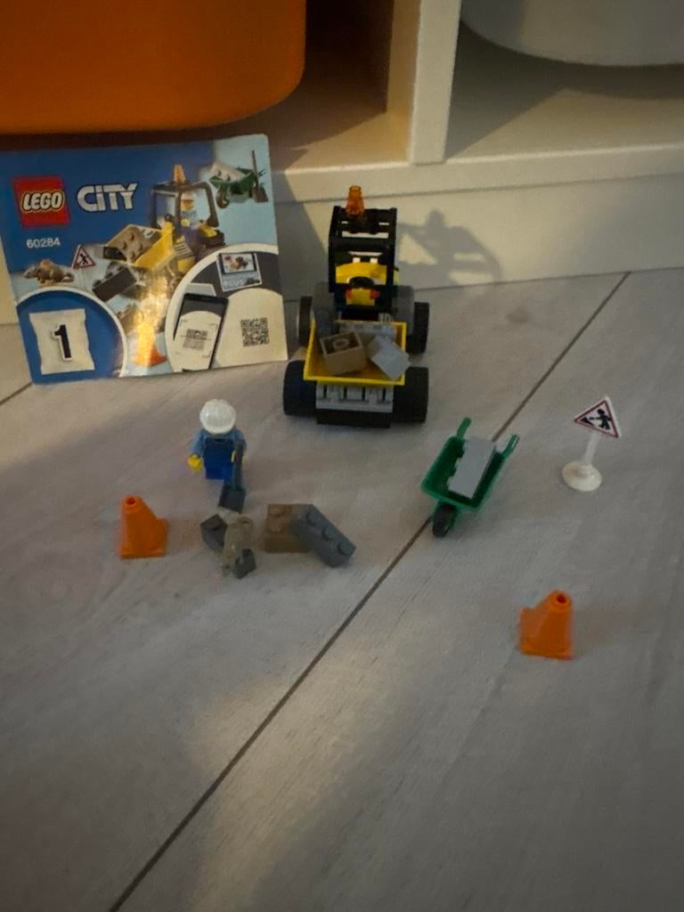 Lego City 60284 Wegenwerker met accessoires, Ophalen, City, Lego, Zo goed als nieuw