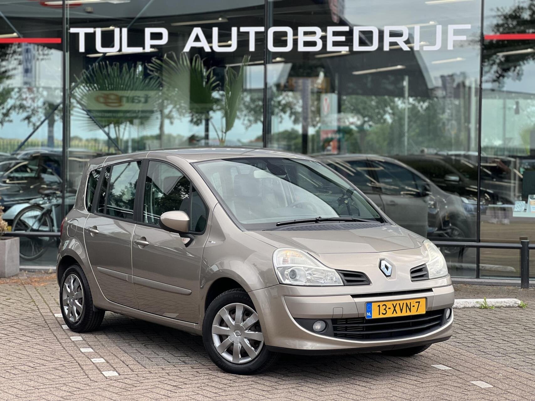 Renault Modus 1.2 TCE Night & Day van 1e Eigenaar Dealer NAP, Auto's, Gebruikt, Zwart, 4 cilinders, Bruin