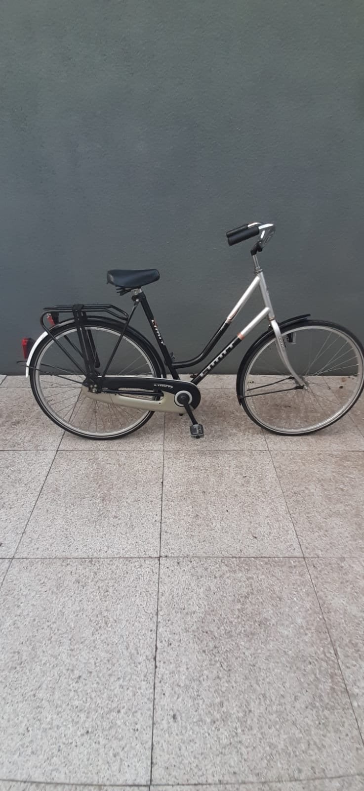 28 inch damesfiets - Comfortabel en betrouwbaar, Overige merken, Velgrem, Ophalen of Verzenden, 53 tot 56 cm