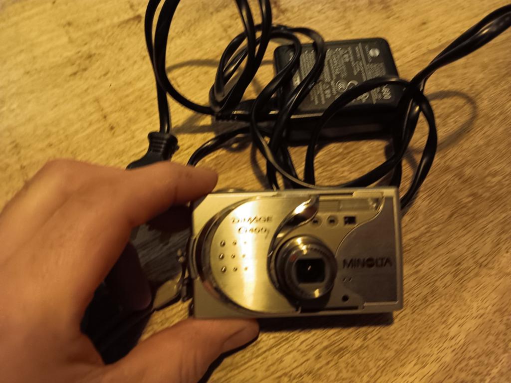 Minolta dimage G400 digitale camera 2003 . Mooie staat, Audio, Tv en Foto, Fotocamera's Digitaal, Ophalen of Verzenden, Minolta