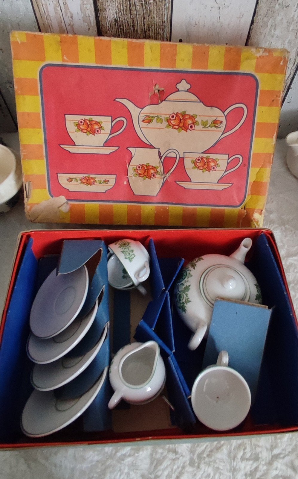 Retro Douwe Egberts porseleinen kinderserviesje - Made in, Verzenden, Gebruikt, Jongen of Meisje