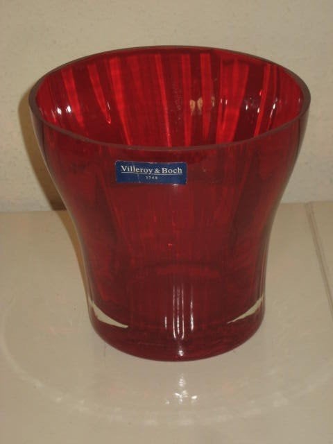 Rode glazen Villeroy & Boch vaas Deep cherry, Huis en Inrichting, Ophalen of Verzenden, Zo goed als nieuw, Overige kleuren, Glas
