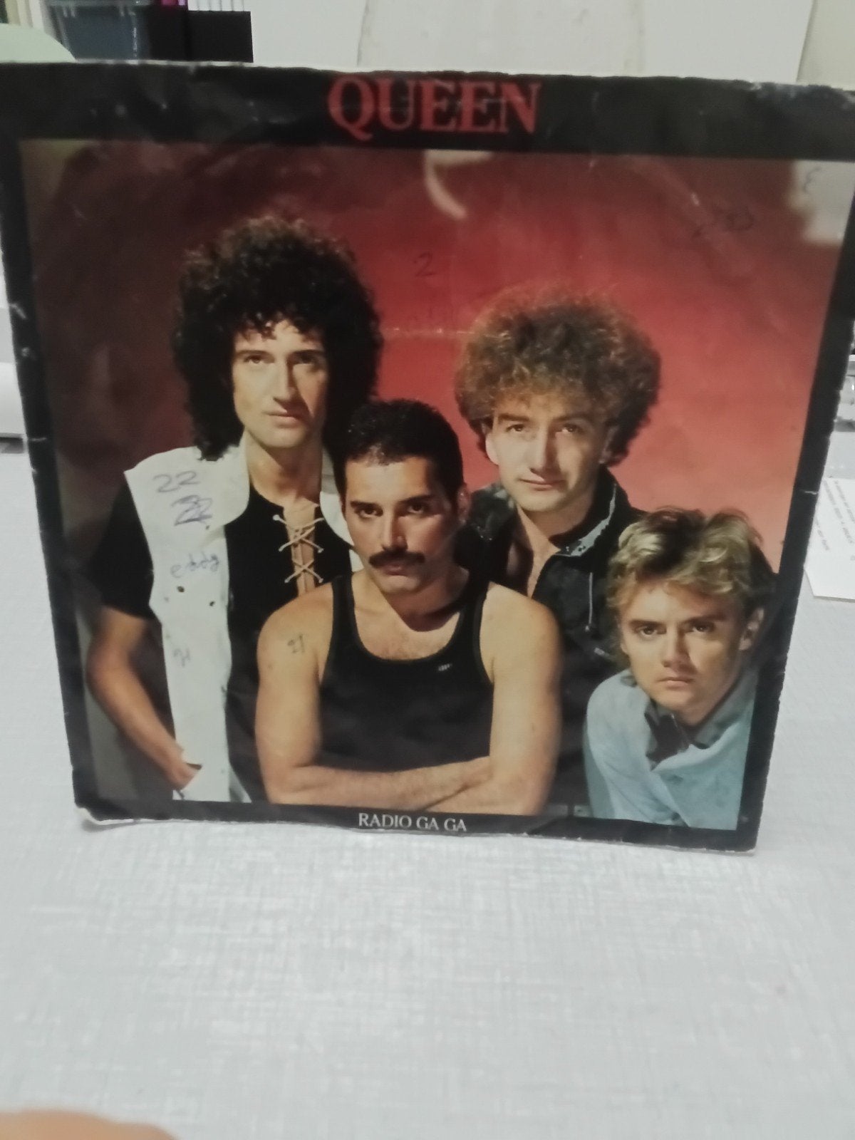 Vinyl singeltje van "" QUEEN ""met Radio Ga Ga en I Go Crazy, Ophalen of Verzenden, Zo goed als nieuw, Overige formaten, Poprock