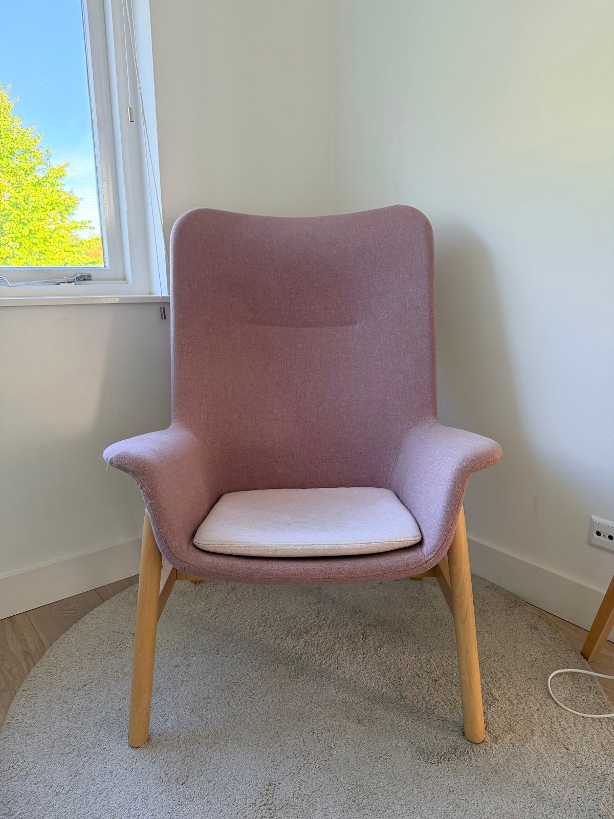 IKEA VEDBO fauteuil - Roze/paars met houten poten, Ophalen, Overige kleuren, Zo goed als nieuw, Eén