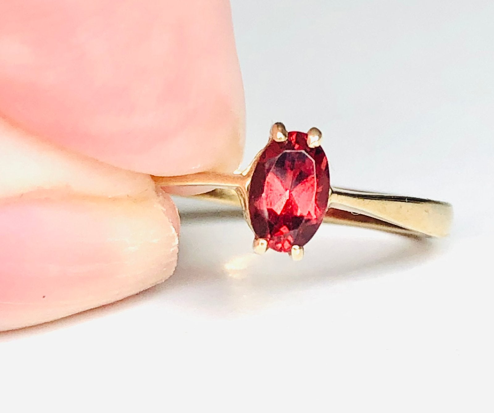 Vintage 9k gouden ring granaat maat 17 3/4, Ophalen of Verzenden, Zo goed als nieuw, 17 tot 18, Met edelsteen