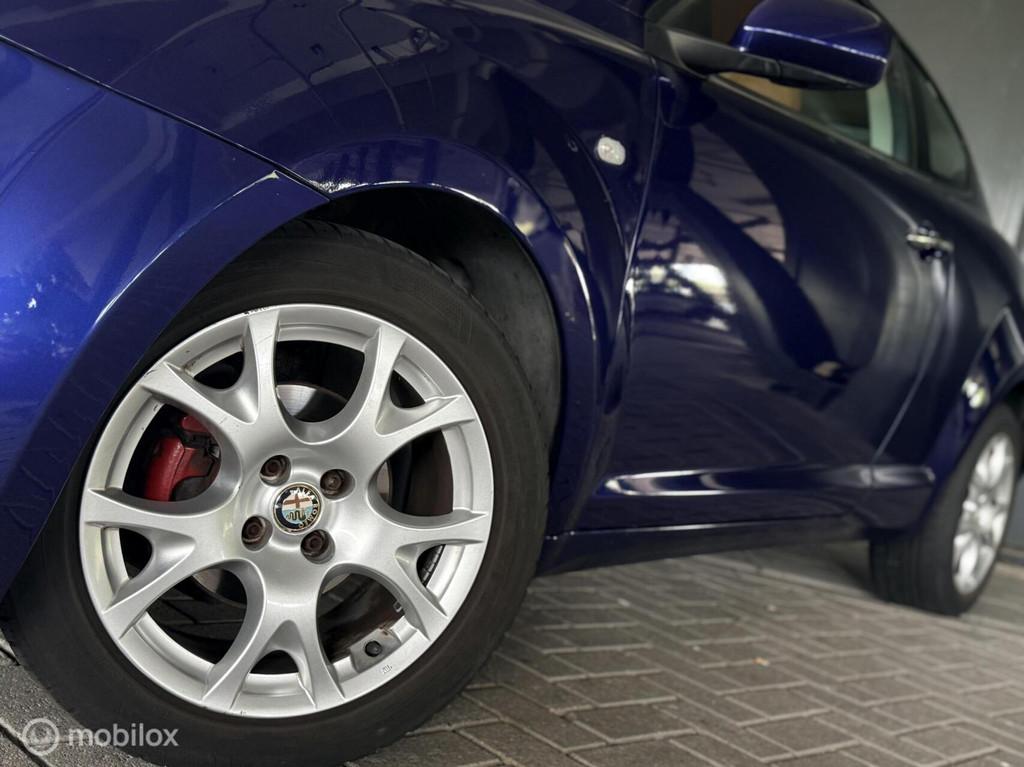 Alfa Romeo MiTo 0.9 TwinAir Distinctive cruise|leder|scherm, Auto's, Voorwielaandrijving, Euro 5, 86 pk, Gebruikt