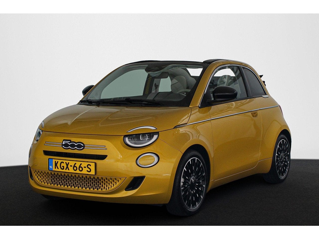 Fiat 500C 1.0 Hybrid La Prima Cabrio Camera LED Stoelverwarm, Auto's, 65 pk, Gebruikt, Cabriolet, 4 stoelen