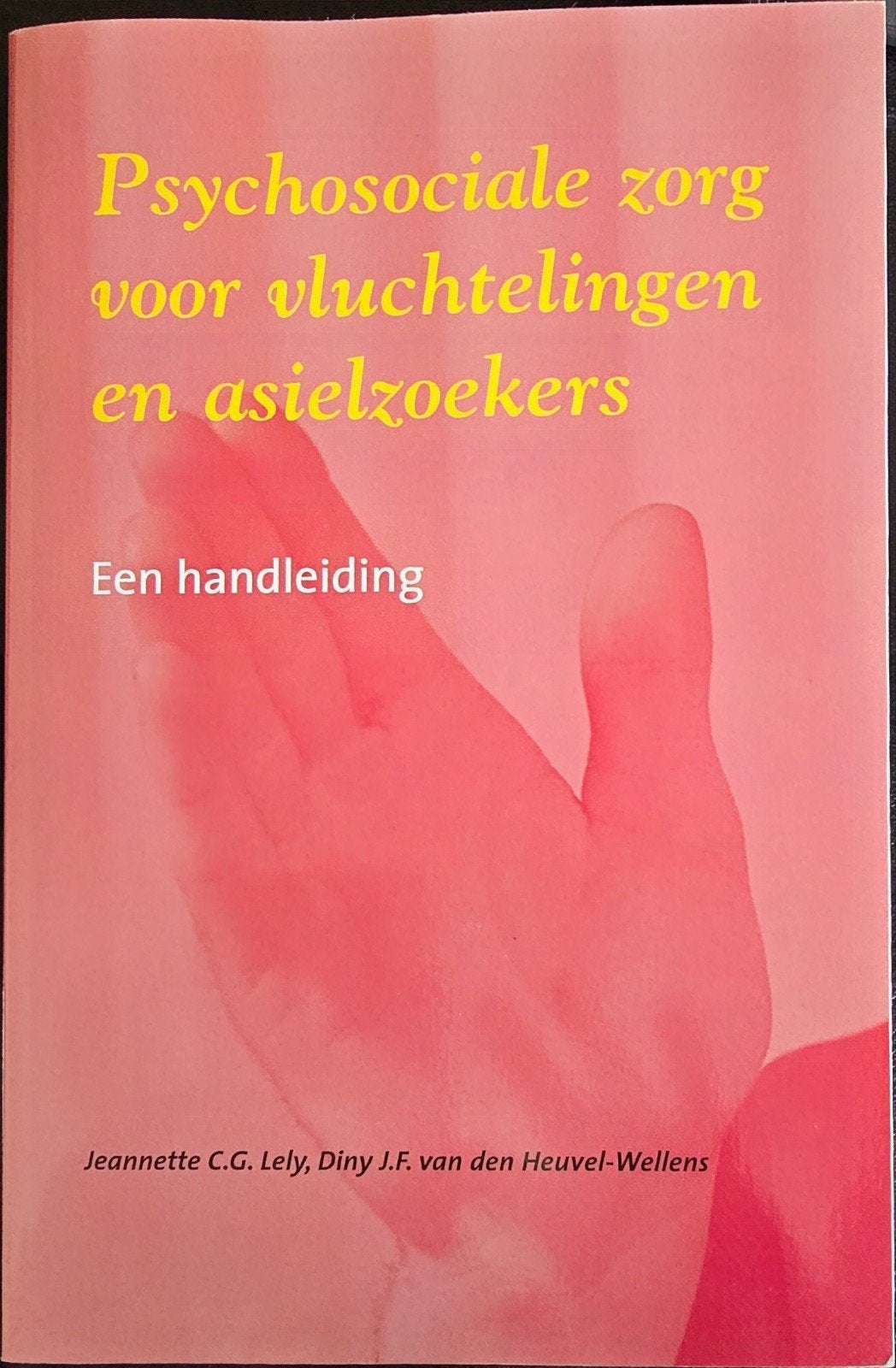 Psychosociale zorg voor vluchtelingen en asielzoekers, Jeannette C.G. Lely, Diny J.F. van den Heuvel-Wellens, Zo goed als nieuw