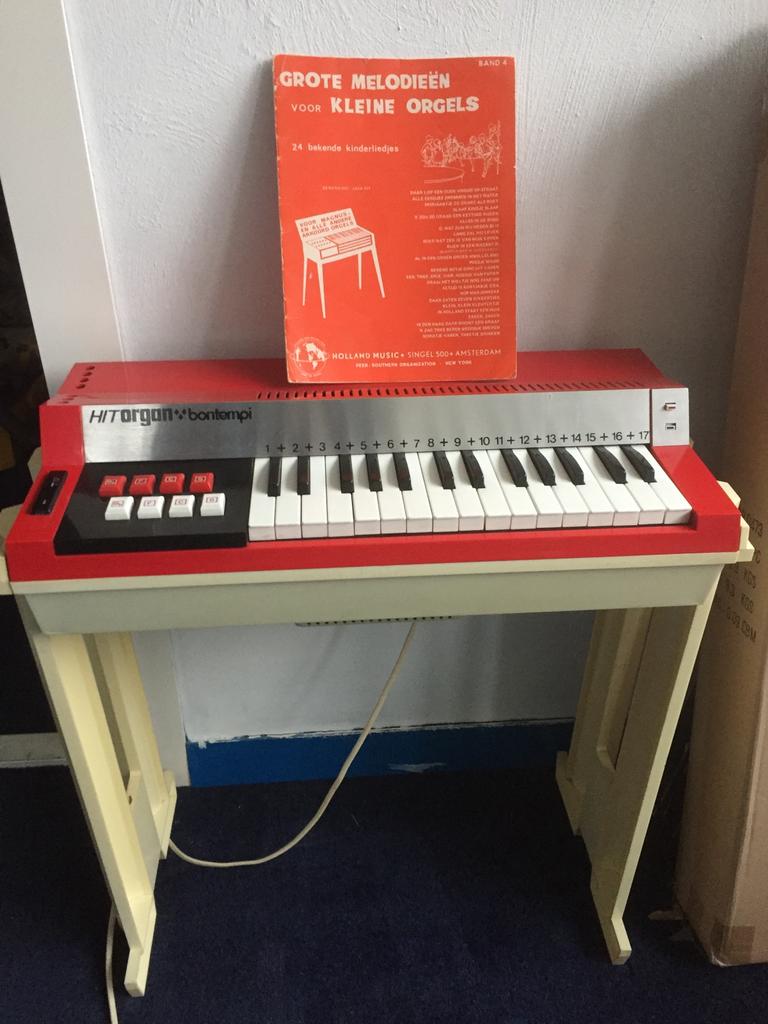 Vintage kinderorgel, Bontempi, met boekje, Muziek en Instrumenten, Orgels, Ophalen of Verzenden, Zo goed als nieuw, 2 klavieren