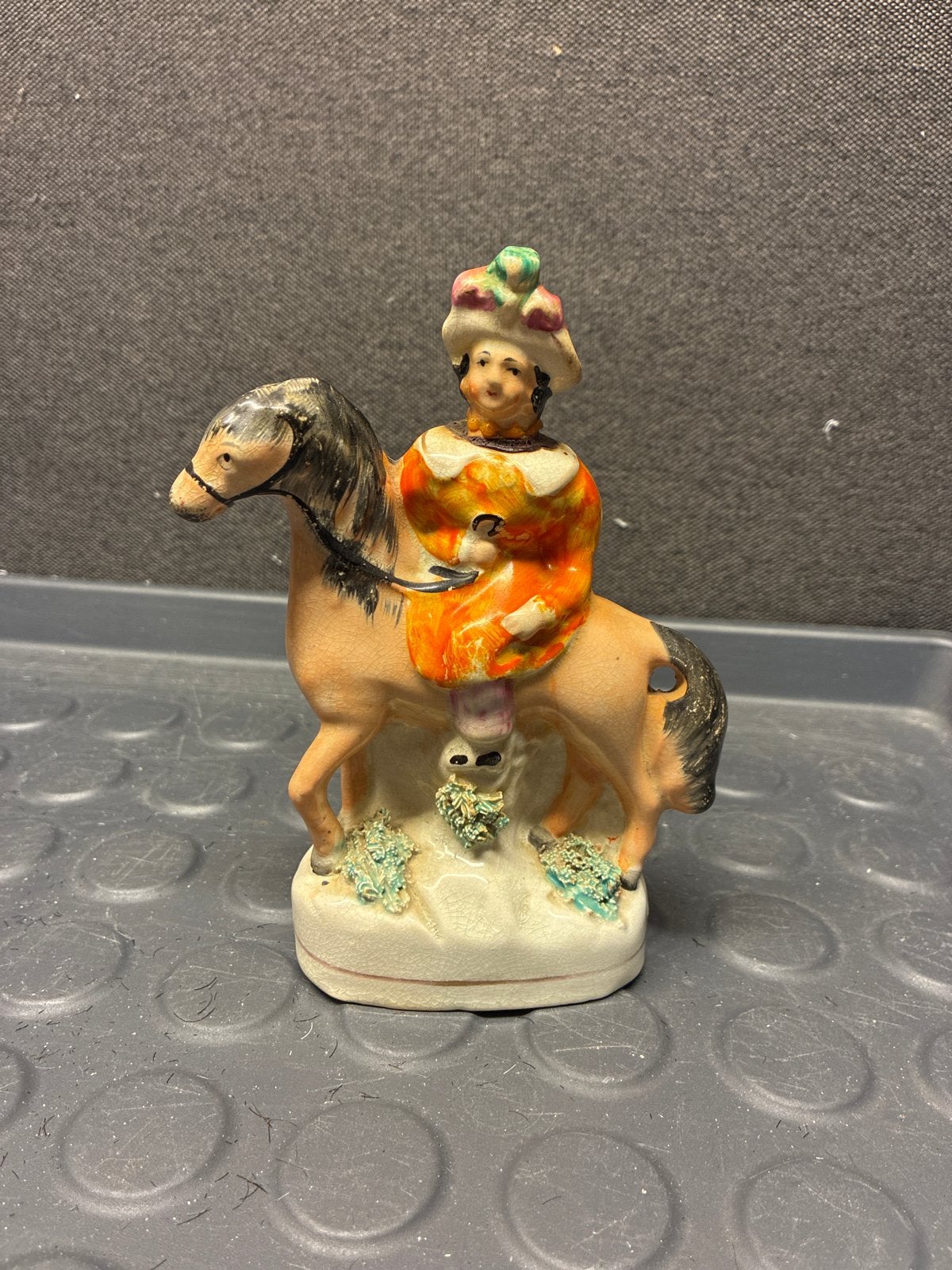 Vintage beeldje van man op paard, Ophalen of Verzenden