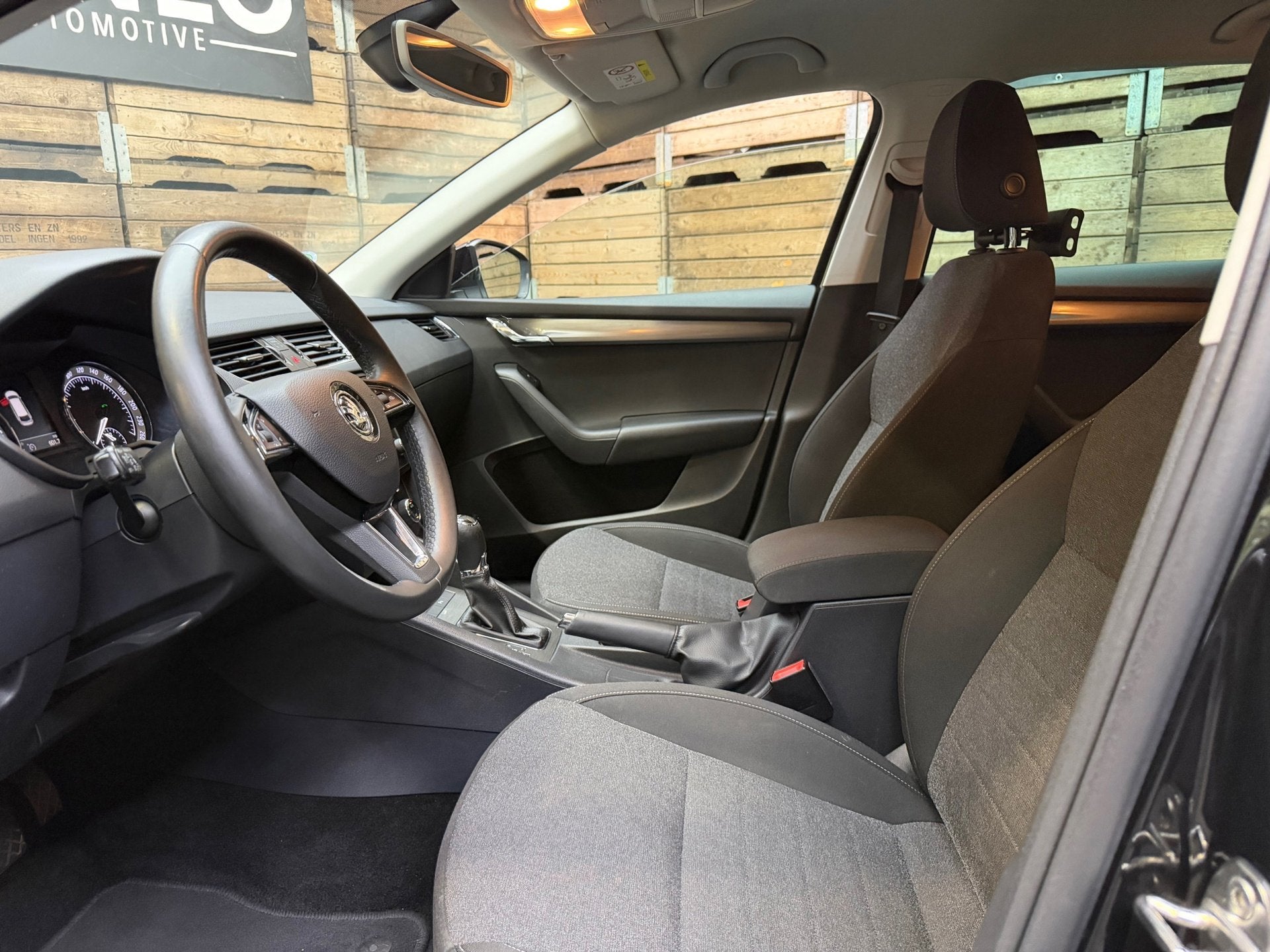 Skoda Octavia Combi 1.6 TDI Greentech Style Business Navi Cl, Auto's, Stof, Gebruikt, 4 cilinders, 116 pk