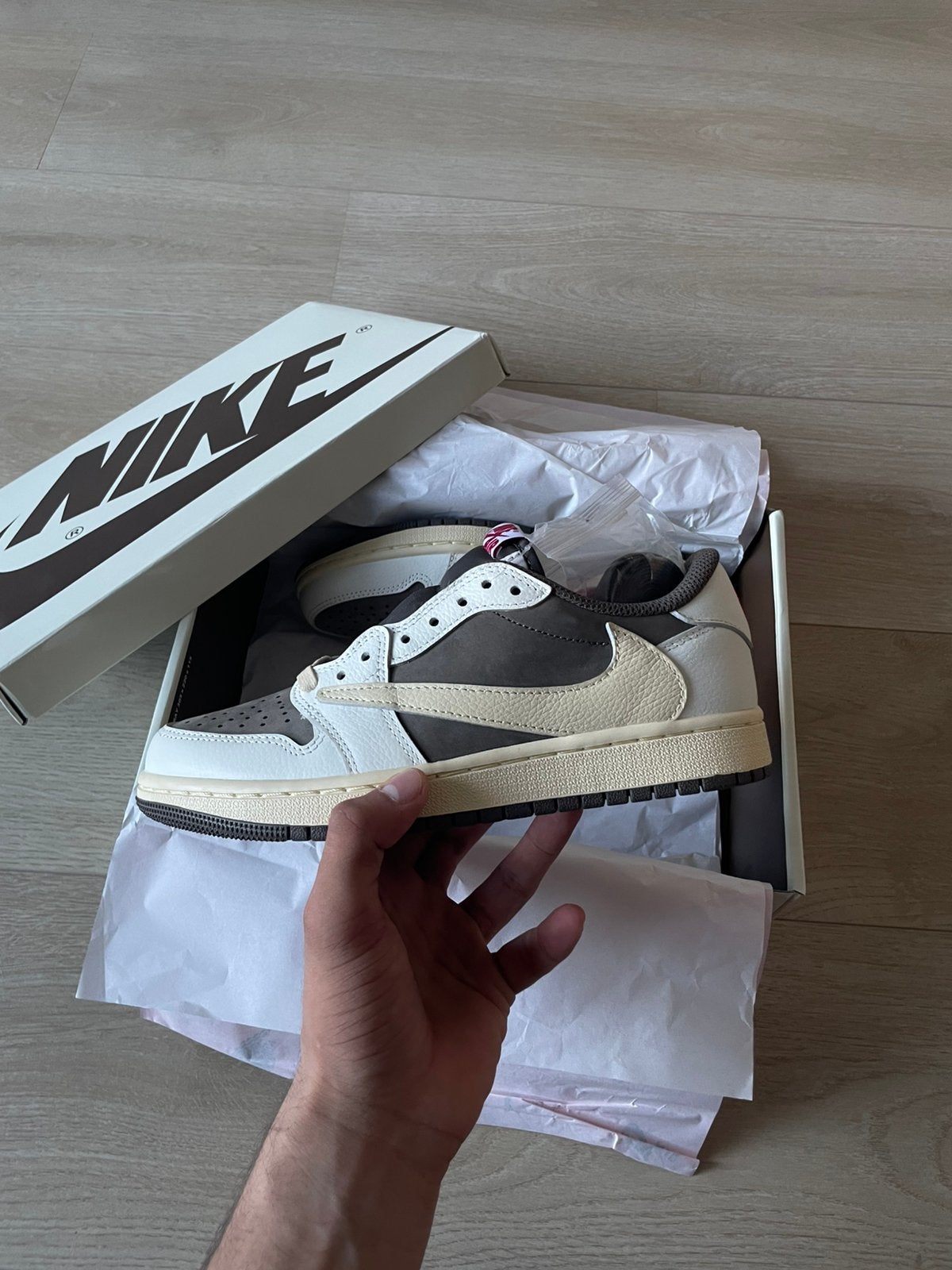 Travis Scott Mocha ️, Bruin, Nieuw, Ophalen of Verzenden, Sneakers of Gympen
