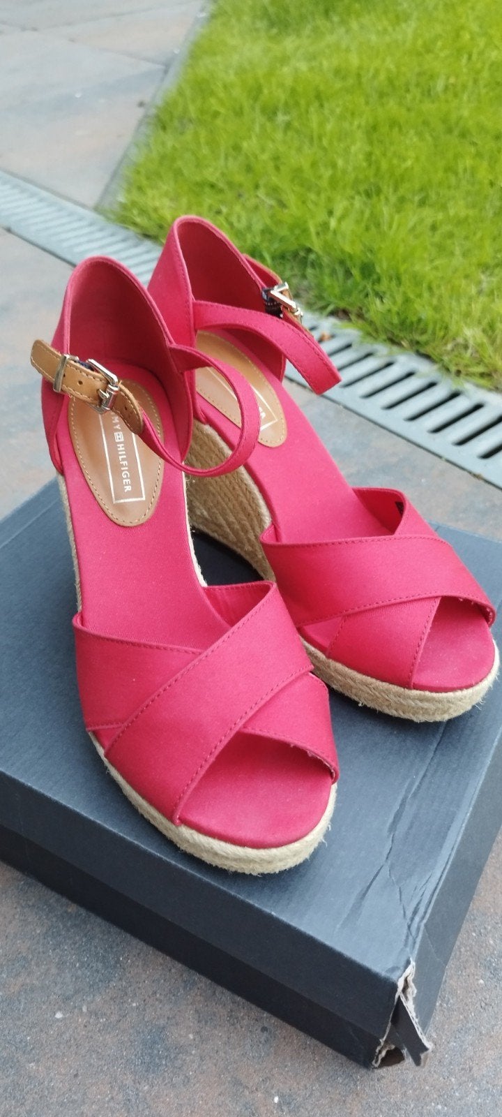 Tommy Hilfiger sleehakken maat 40, rood, nieuw, Zo goed als nieuw, Rood, Tommy Hilfiger, Sandalen of Muiltjes