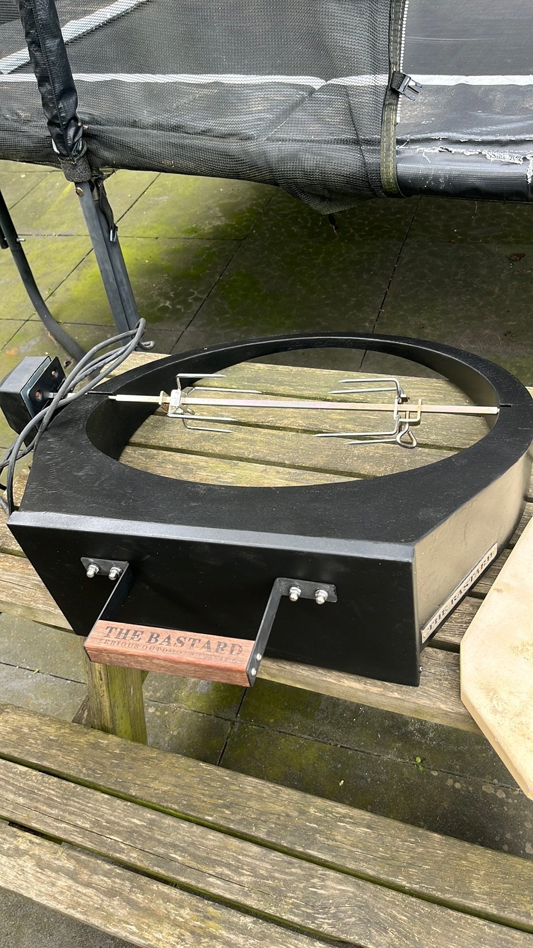 Rotisserie Bastard Large met pizzasteen, Ophalen, Zo goed als nieuw