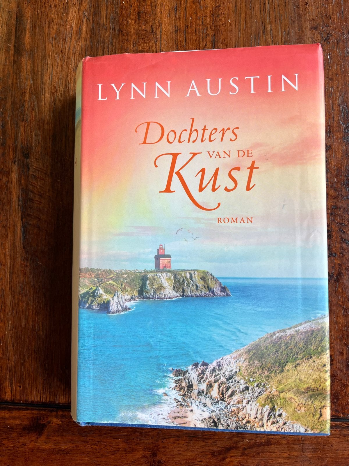 Dochters van de Kust - Lynn Austin (Roman), Ophalen of Verzenden, Gelezen, Nederland